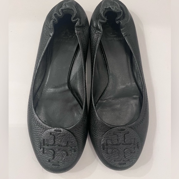 Tory Burch Shoes - Tory Burch Black Flats with tone on time logo | Size 8